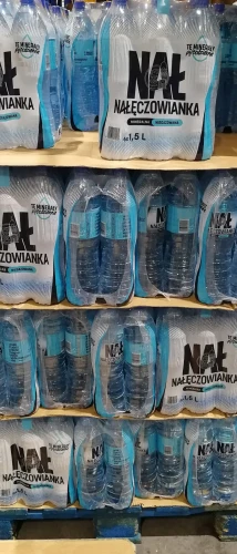 Nałęczowianka Woda niegazowana 1,5l paleta.jpg