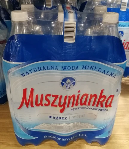 Muszynianka Średnionasycona 1,5l karton.jpg